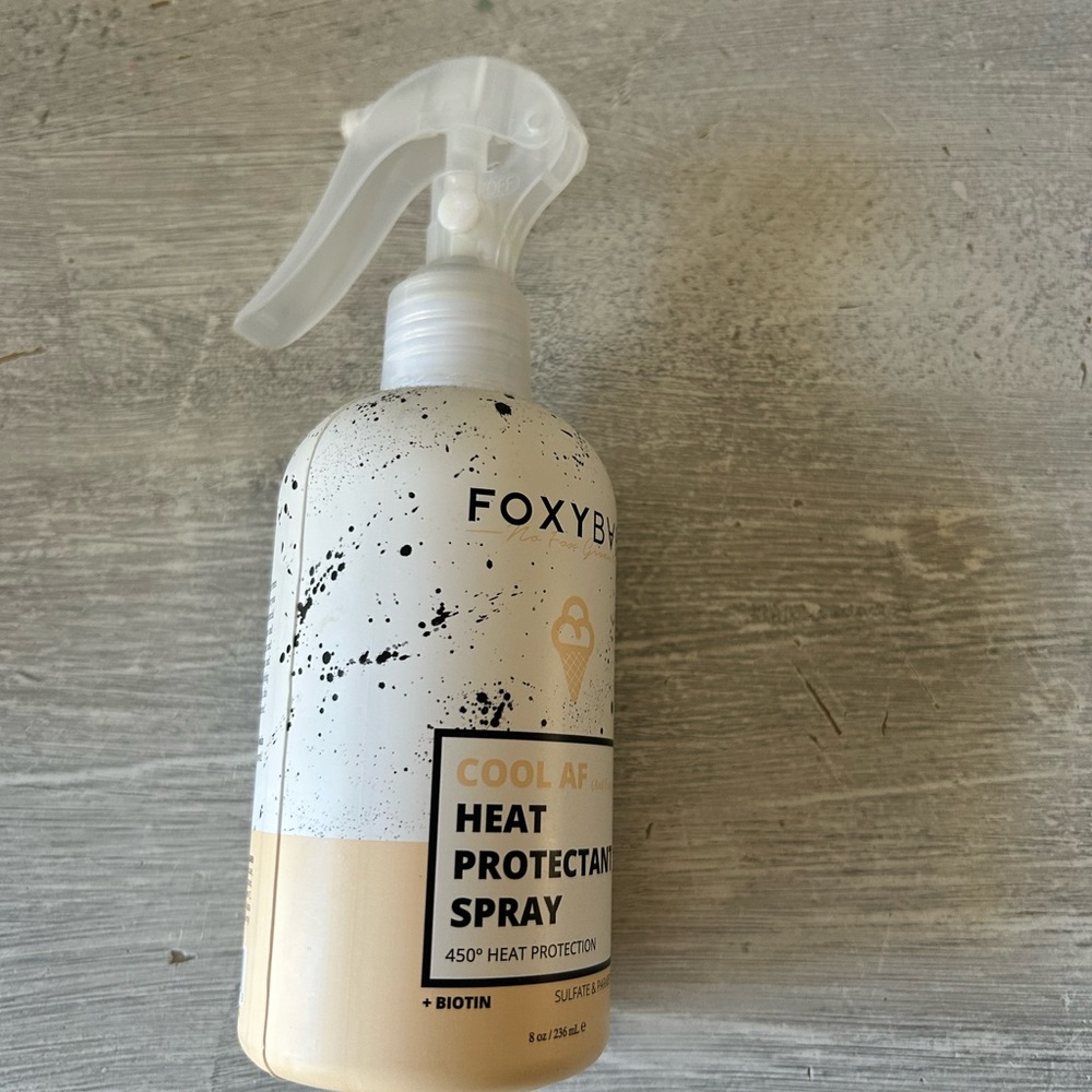 Cool AF Heat Protectant Spray - White and Cream